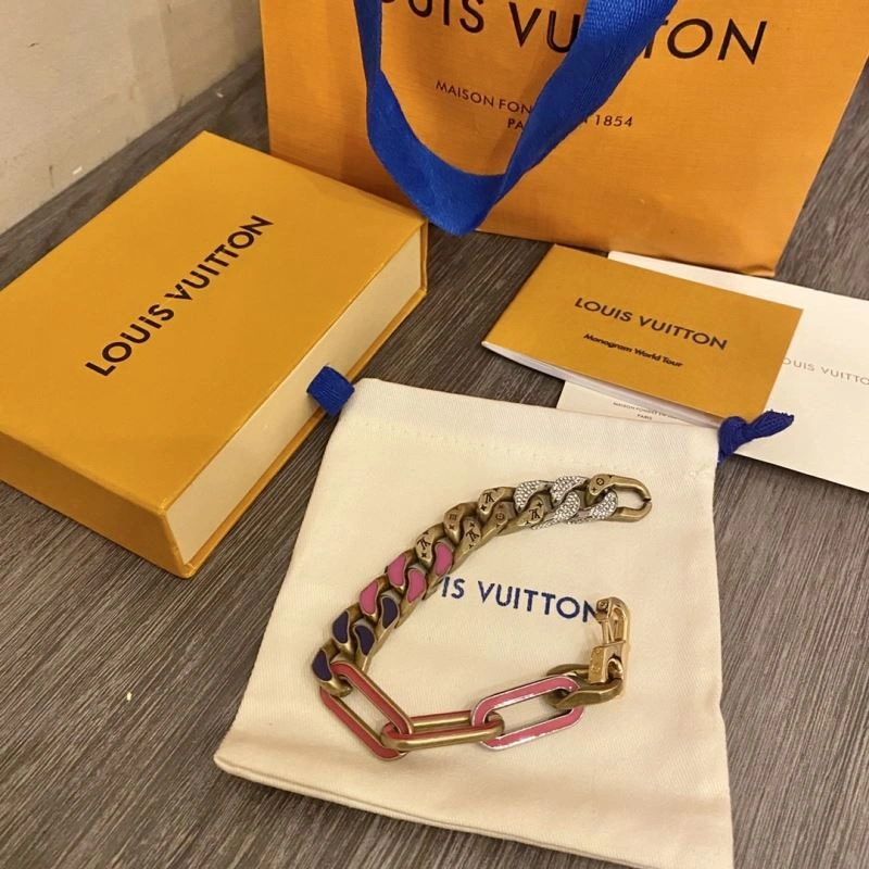 Refined Louis Vuitton Bracelets 256864