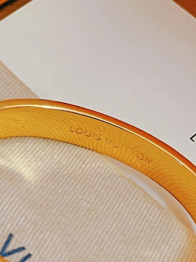 Packable Louis Vuitton Bracelets 256911