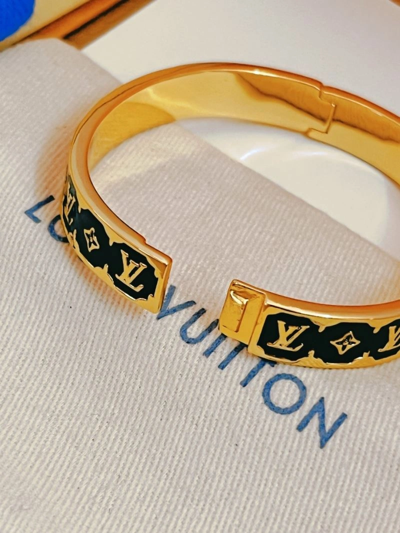 Attractive Louis Vuitton Bracelets 256937