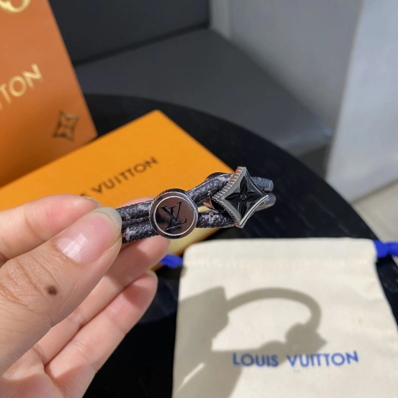 Elegant Louis Vuitton Bracelets 256921