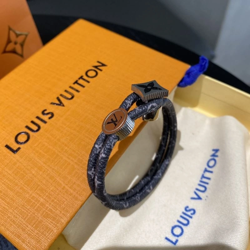 Elegant Louis Vuitton Bracelets 256921