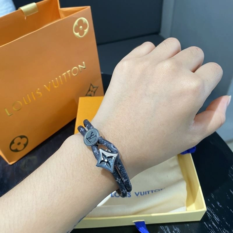 Elegant Louis Vuitton Bracelets 256921