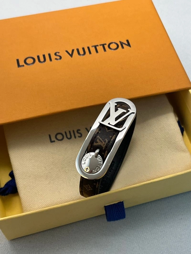 Louis Vuitton Bracelets FashionForward 256739