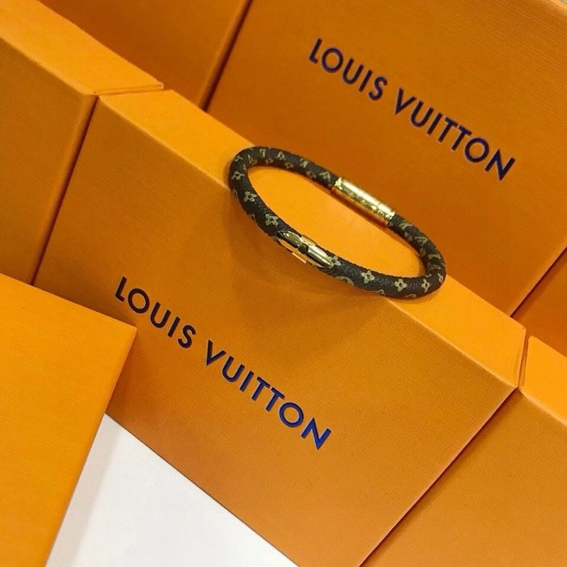 FashionForward Louis Vuitton Bracelets 256840