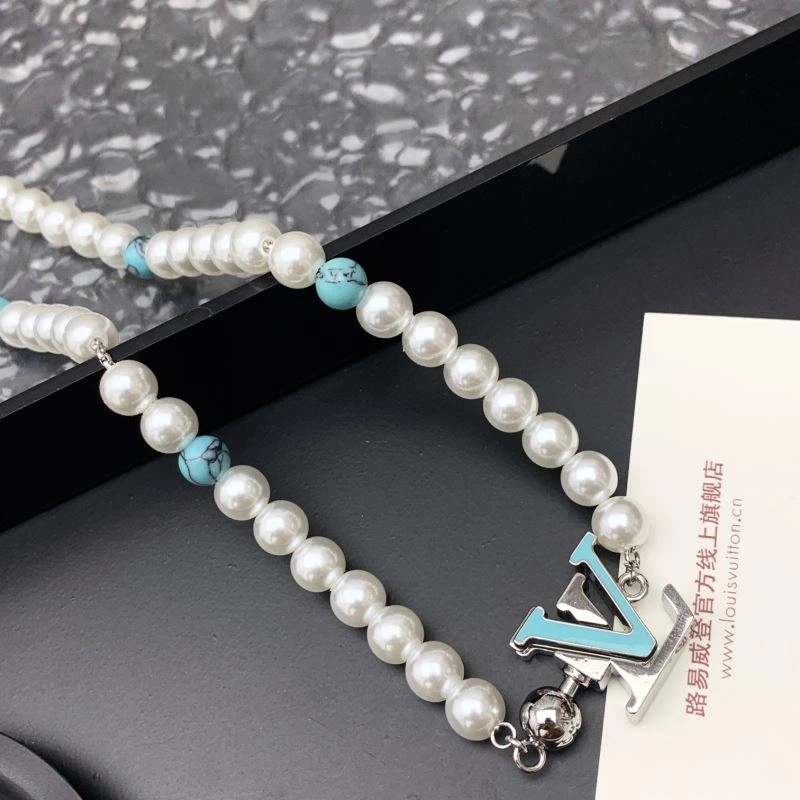 Snug Louis Vuitton Bracelets 256832