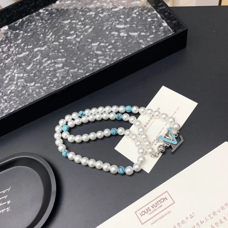 Snug Louis Vuitton Bracelets 256832