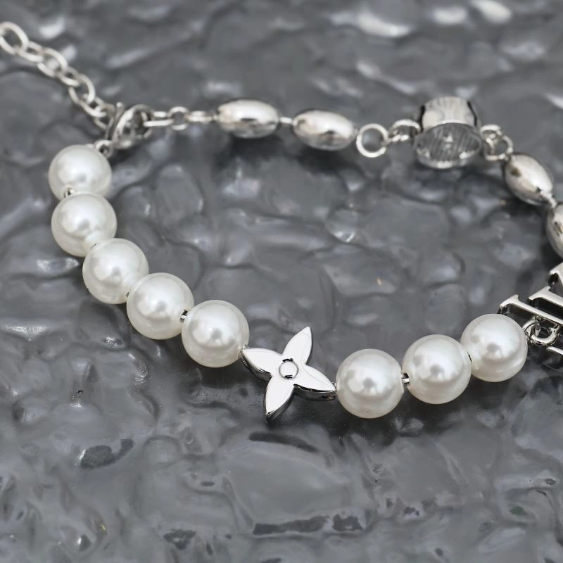 Snug Louis Vuitton Bracelets 256847