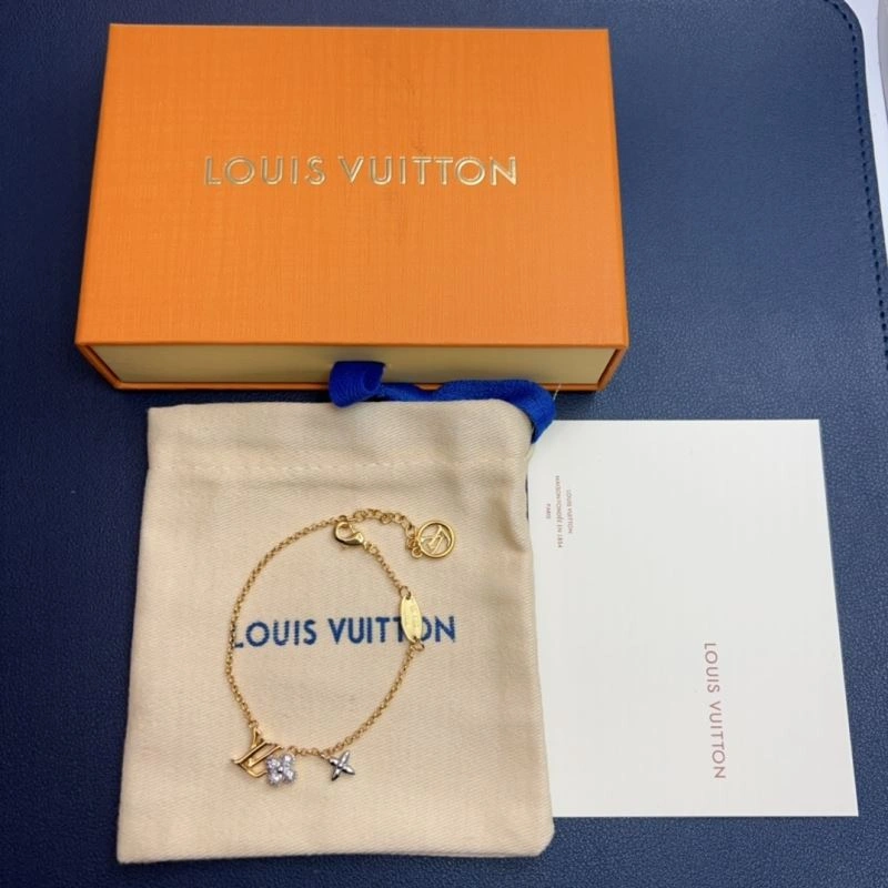 Versatile Louis Vuitton Bracelets 256829