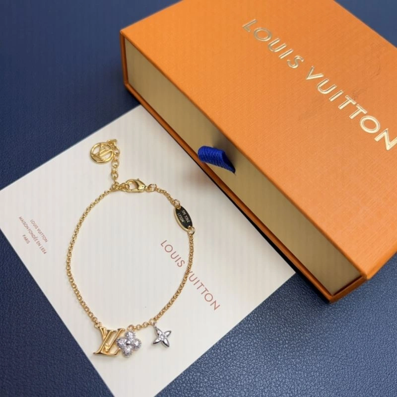 Versatile Louis Vuitton Bracelets 256829