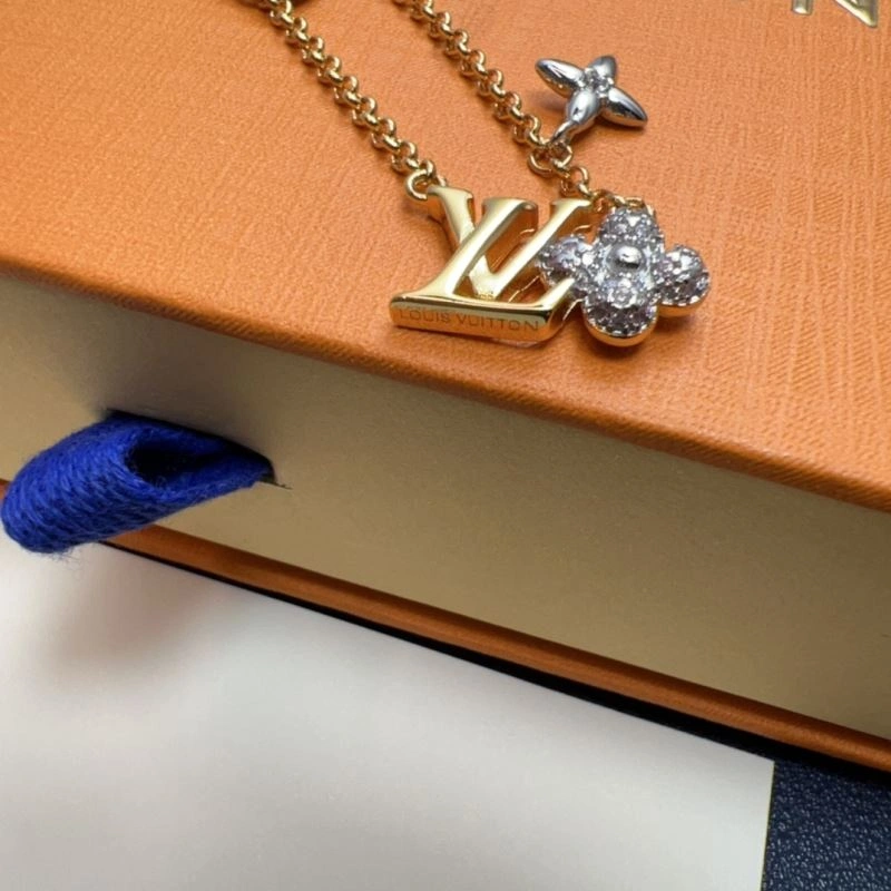 Versatile Louis Vuitton Bracelets 256829