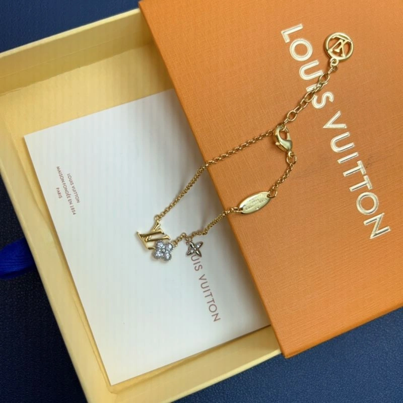 Versatile Louis Vuitton Bracelets 256829