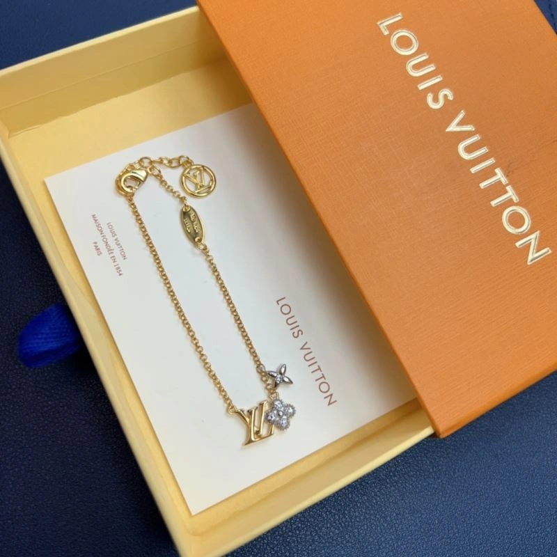 Versatile Louis Vuitton Bracelets 256829