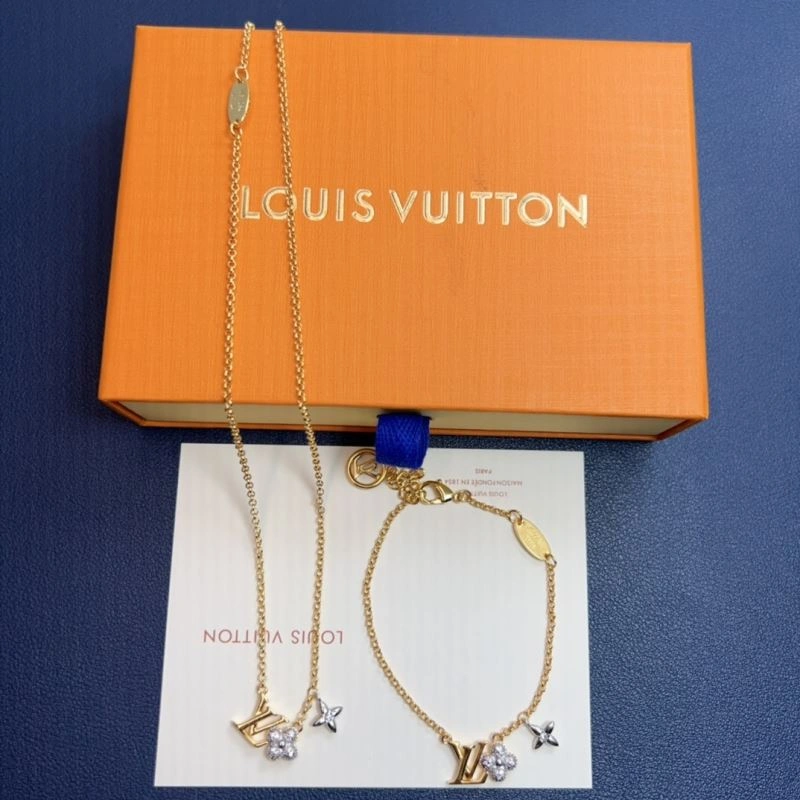 Versatile Louis Vuitton Bracelets 256829