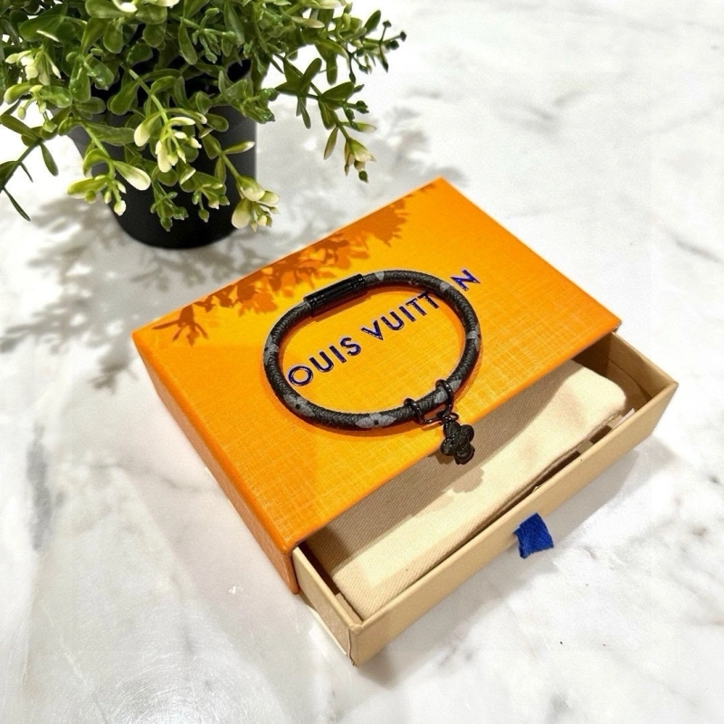 Louis Vuitton Bracelets Contemporary 256800