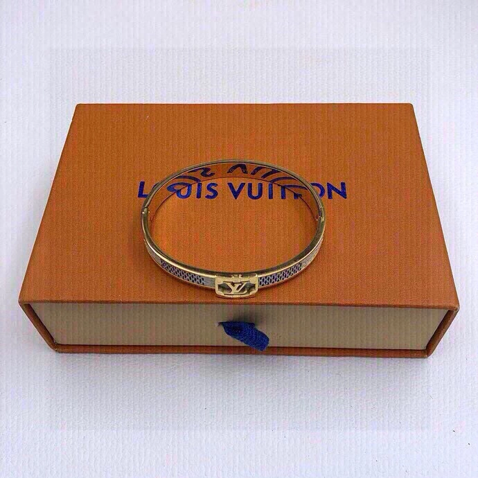 Snug Louis Vuitton Bracelets 256781