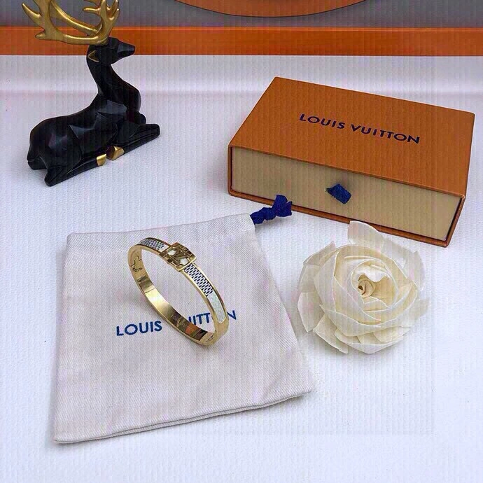 Snug Louis Vuitton Bracelets 256781