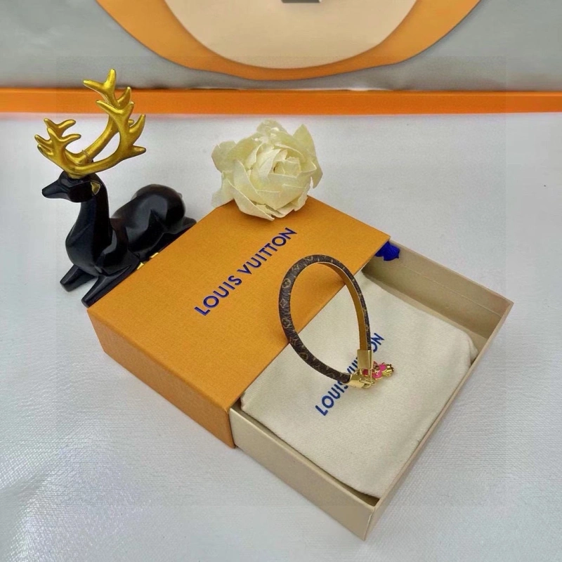 Louis Vuitton Bracelets Stylish 256796