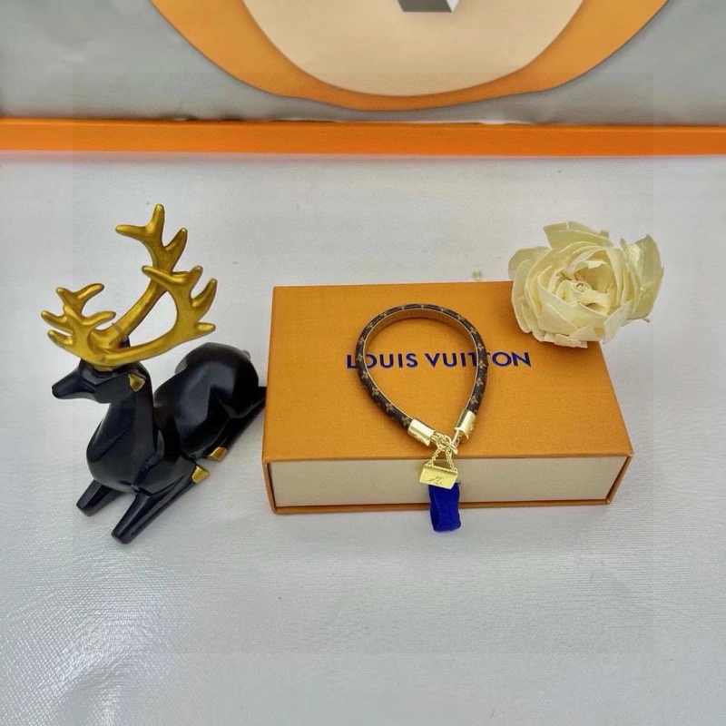 Louis Vuitton Bracelets Stylish 256796