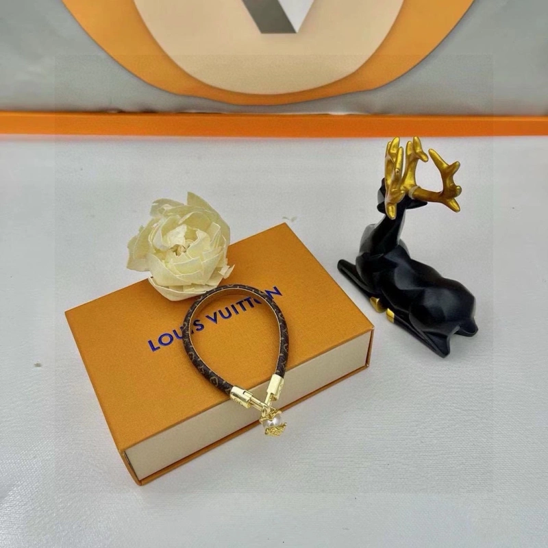 ModernLook Louis Vuitton Bracelets 256803