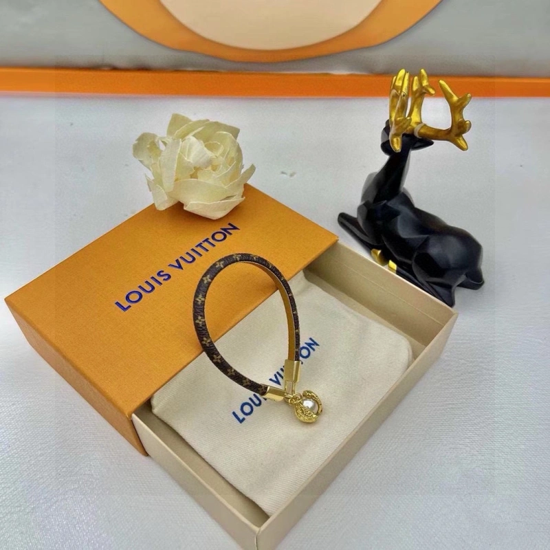 ModernLook Louis Vuitton Bracelets 256803