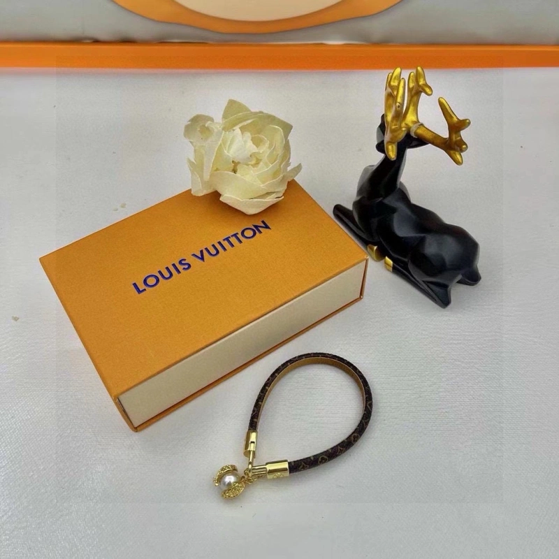 ModernLook Louis Vuitton Bracelets 256803