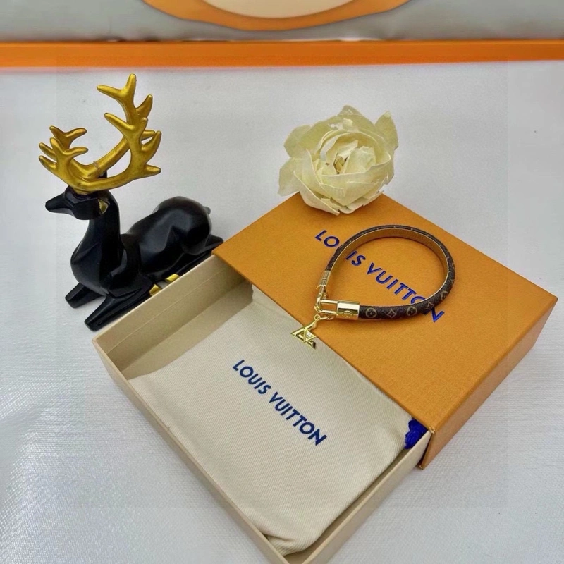 WellDesigned Louis Vuitton Bracelets 256804