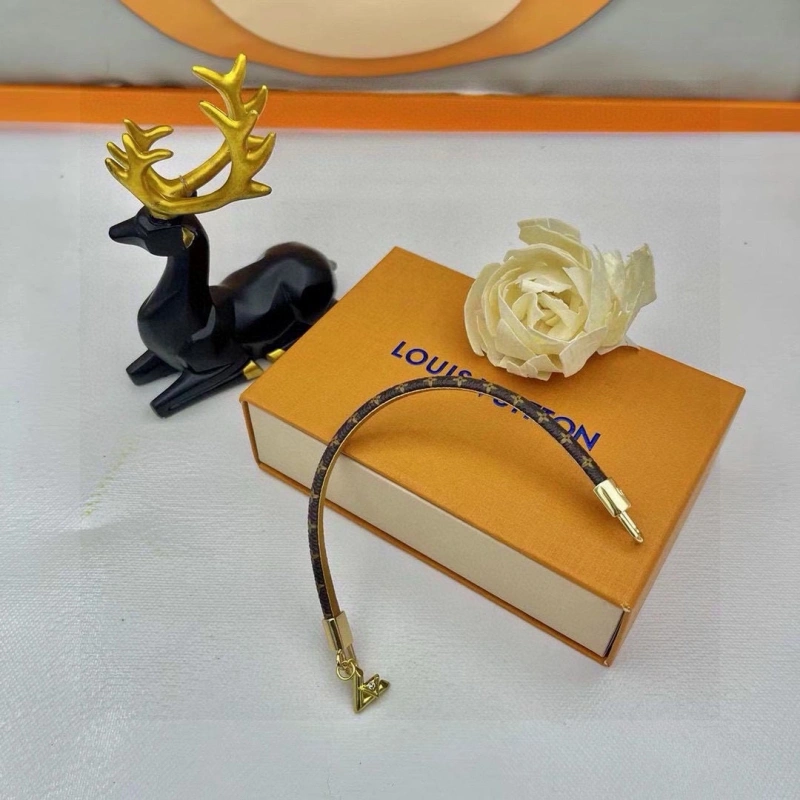 WellDesigned Louis Vuitton Bracelets 256804