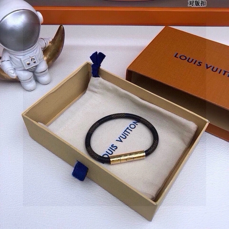 Bold Louis Vuitton Bracelets 256775