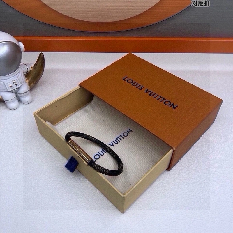 Bold Louis Vuitton Bracelets 256775