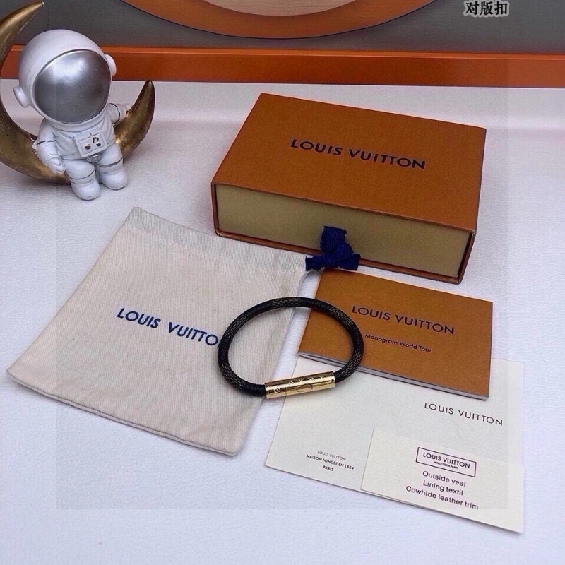 Bold Louis Vuitton Bracelets 256775