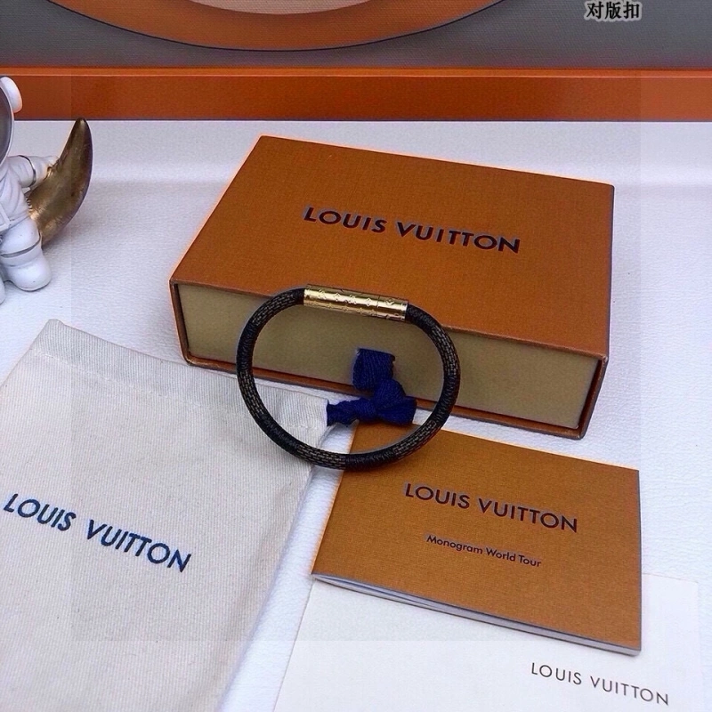 Bold Louis Vuitton Bracelets 256775