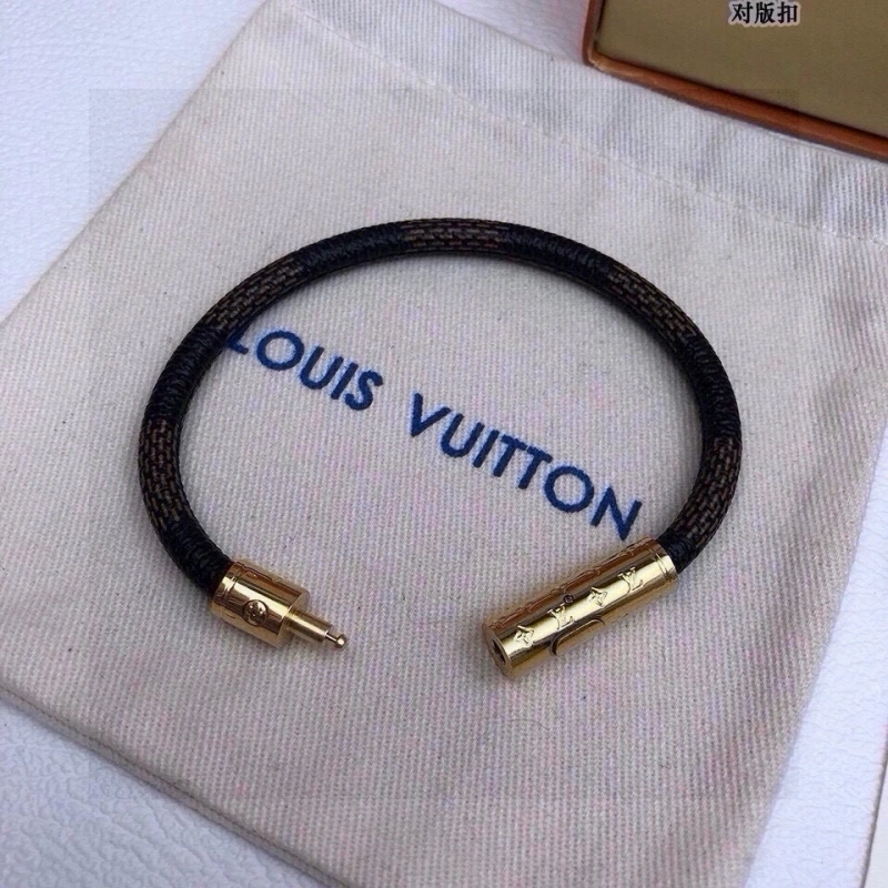 Bold Louis Vuitton Bracelets 256775