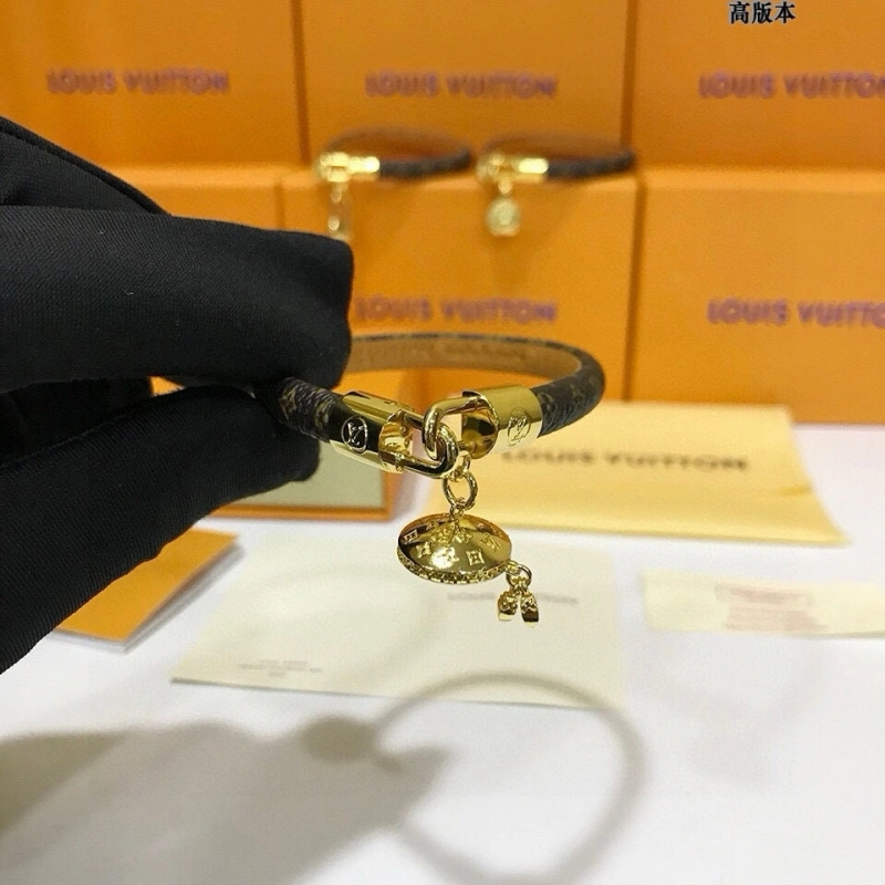 Louis Vuitton Bracelets WrinkleFree 256771