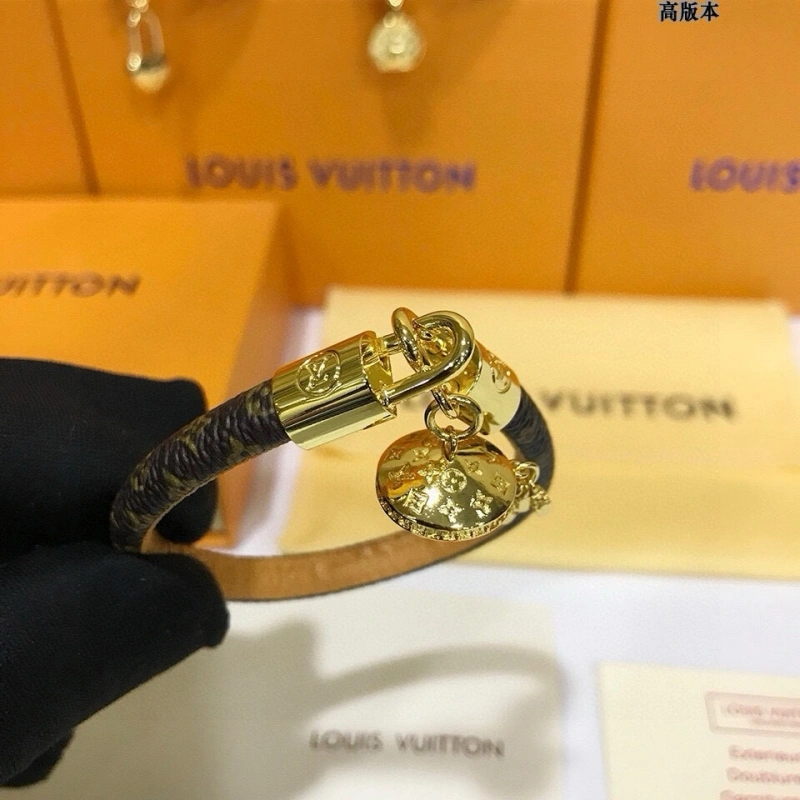 Louis Vuitton Bracelets WrinkleFree 256771