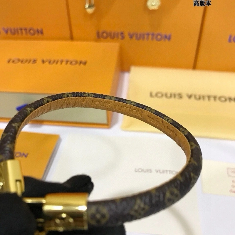 Louis Vuitton Bracelets WrinkleFree 256771
