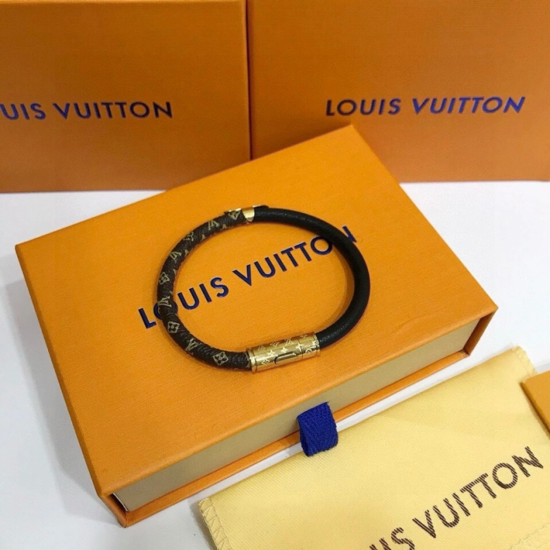 Compact Louis Vuitton Bracelets 256768