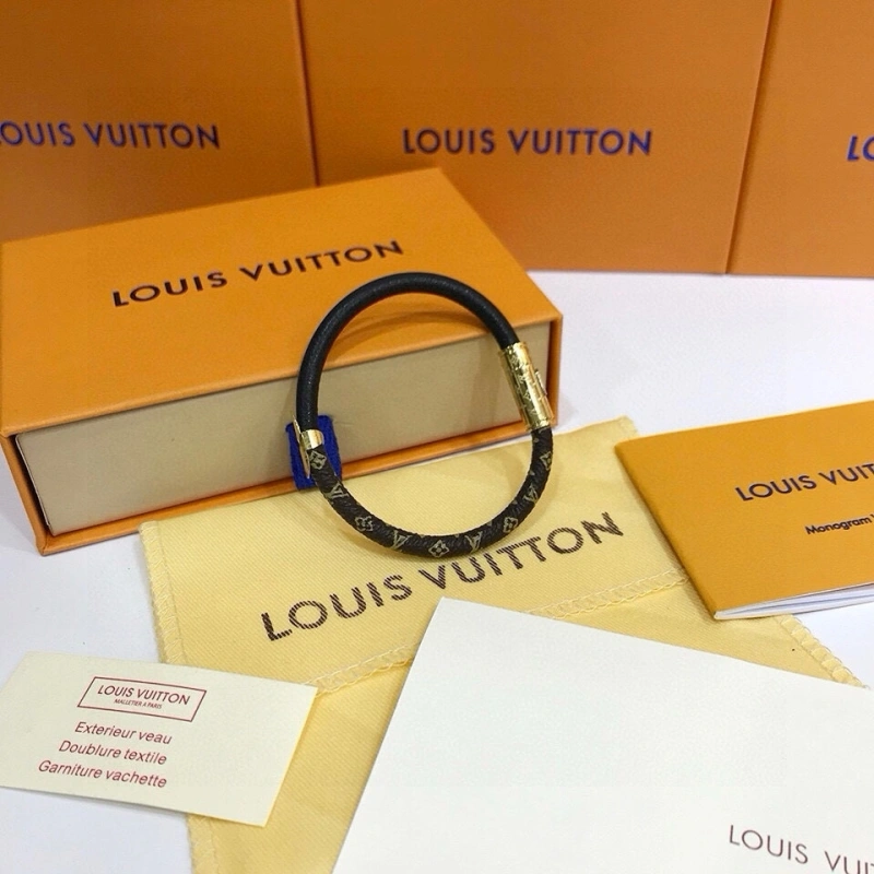 Compact Louis Vuitton Bracelets 256768