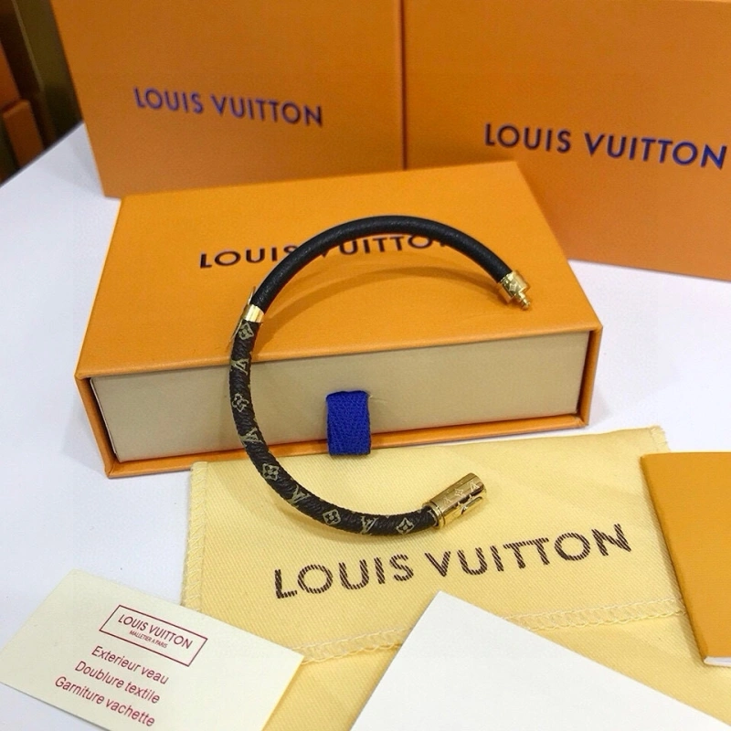 Compact Louis Vuitton Bracelets 256768