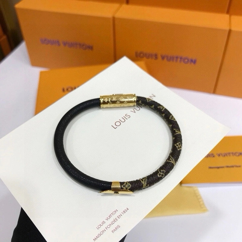 Compact Louis Vuitton Bracelets 256768