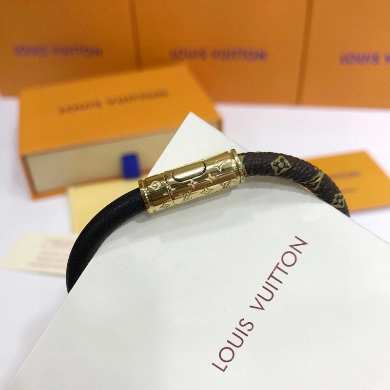 Compact Louis Vuitton Bracelets 256768