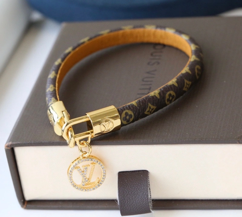 Fashionable Louis Vuitton Bracelets 256760
