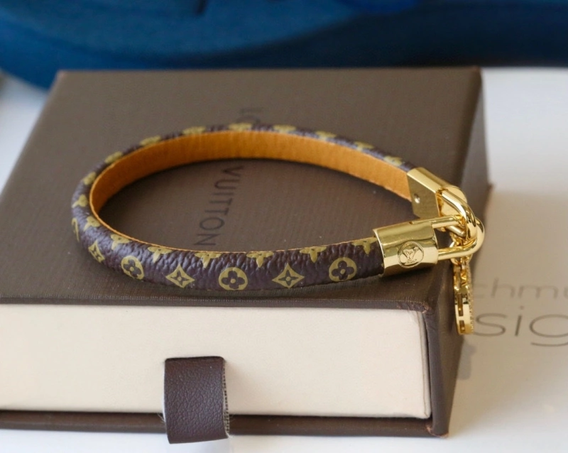 Fashionable Louis Vuitton Bracelets 256760