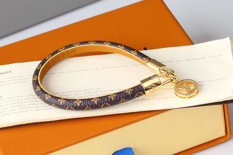 Fashionable Louis Vuitton Bracelets 256760
