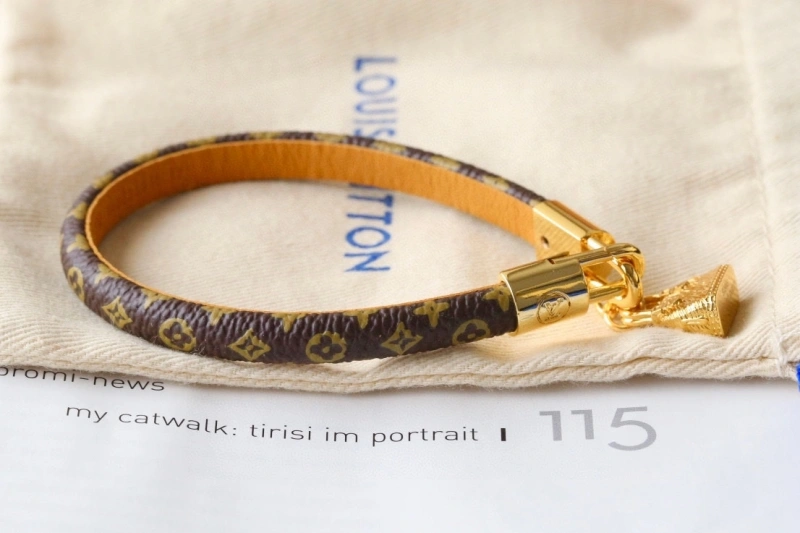 Louis Vuitton Bracelets Bold 256763