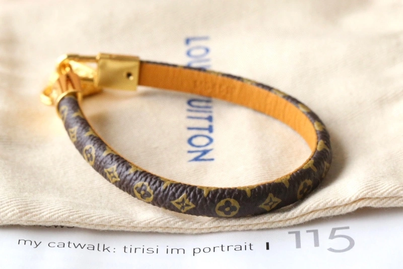 Louis Vuitton Bracelets Bold 256763