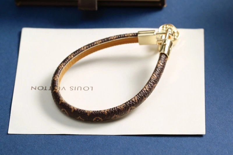 Snug Louis Vuitton Bracelets 256744