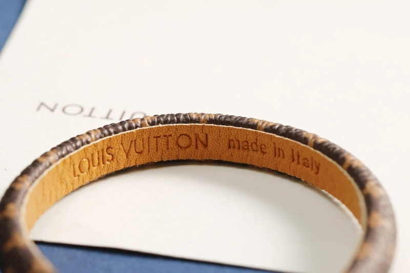 Snug Louis Vuitton Bracelets 256744