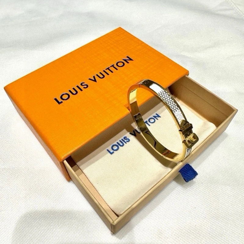 SmoothTexture Louis Vuitton Bracelets 256756