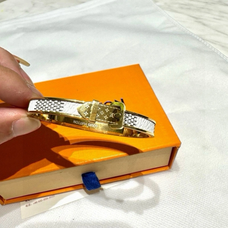 SmoothTexture Louis Vuitton Bracelets 256756