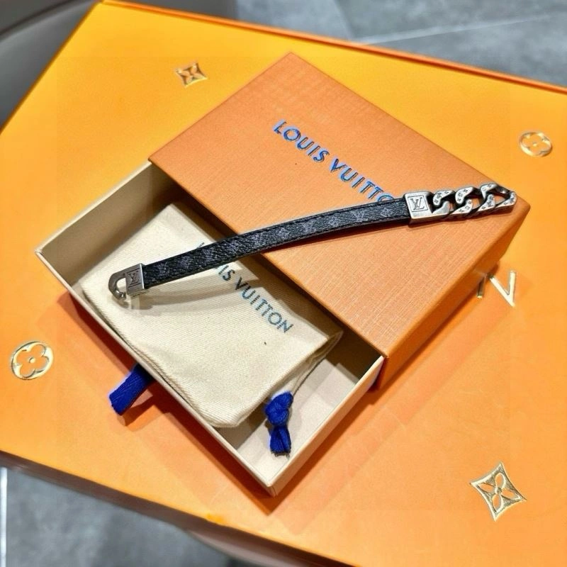 Louis Vuitton Bracelets Stylish 256675